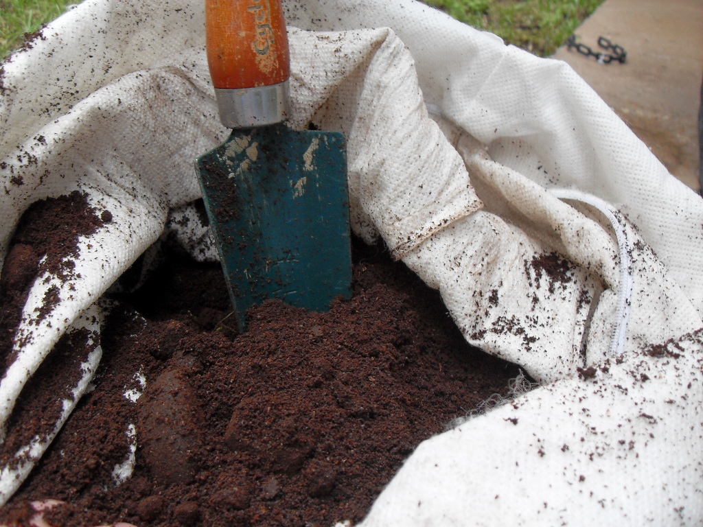 sack-coffee-grounds