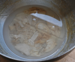 hide-glue-skins-cooking-in-pot
